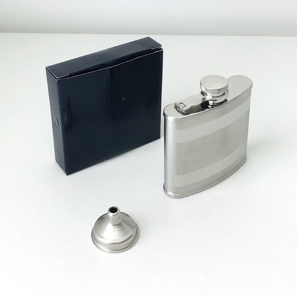 Groomsmen Gifts 8 Liquor Flasks New in Box Stainless Steel With Funnel - Picture 2 of 7